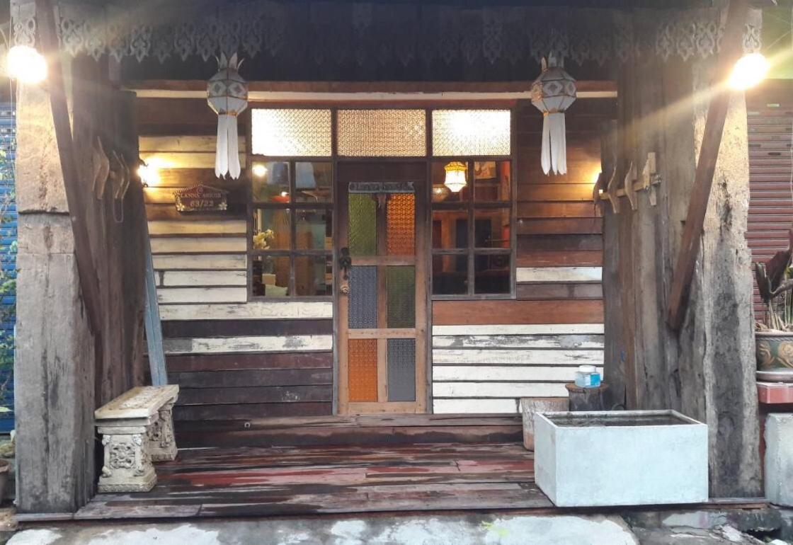 הוסטל צ'יאנג מאי @Lanna House (Adults Only) מראה חיצוני תמונה