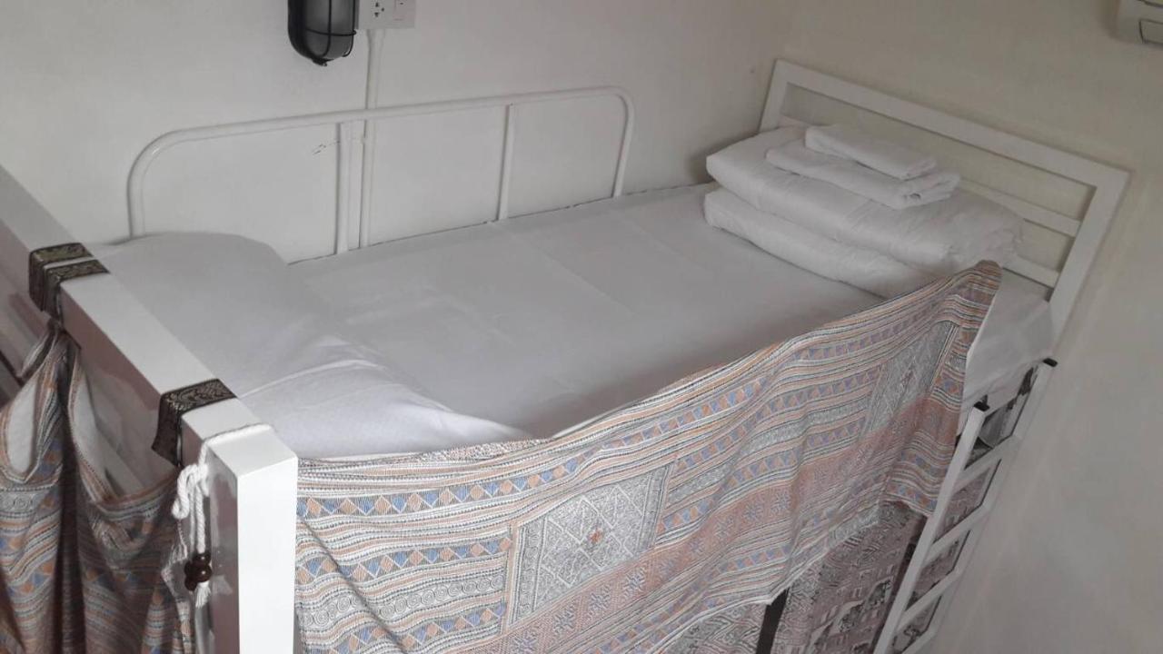 הוסטל צ'יאנג מאי @Lanna House (Adults Only) מראה חיצוני תמונה